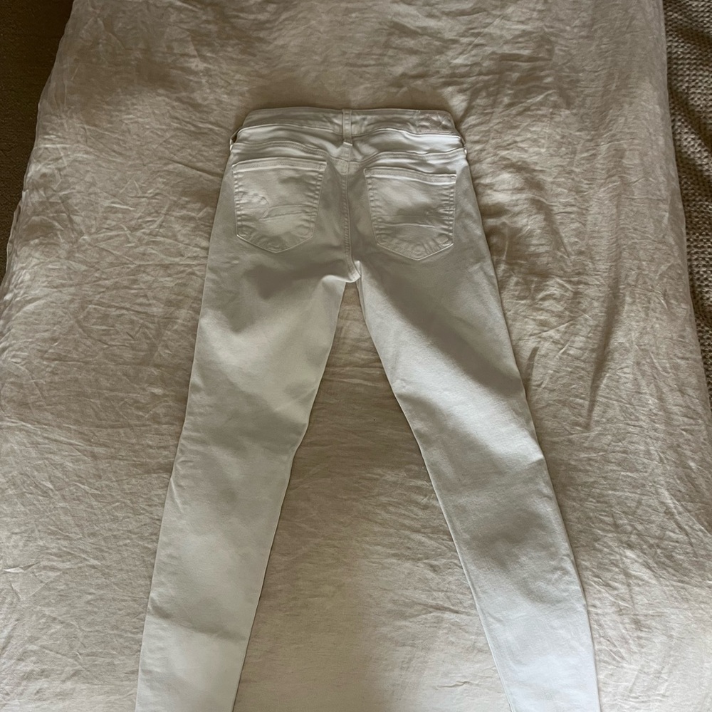 Women's size 4, white American Eagle Jegging